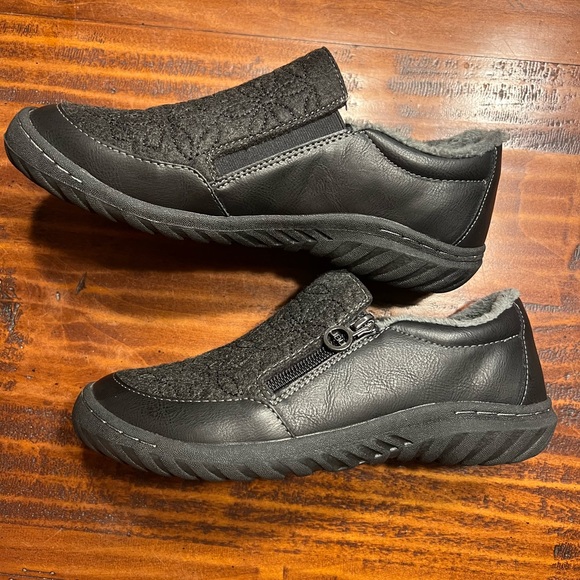 Black JBU Crimson woman’s slip on loafers in size 7.5. - Picture 3 of 7